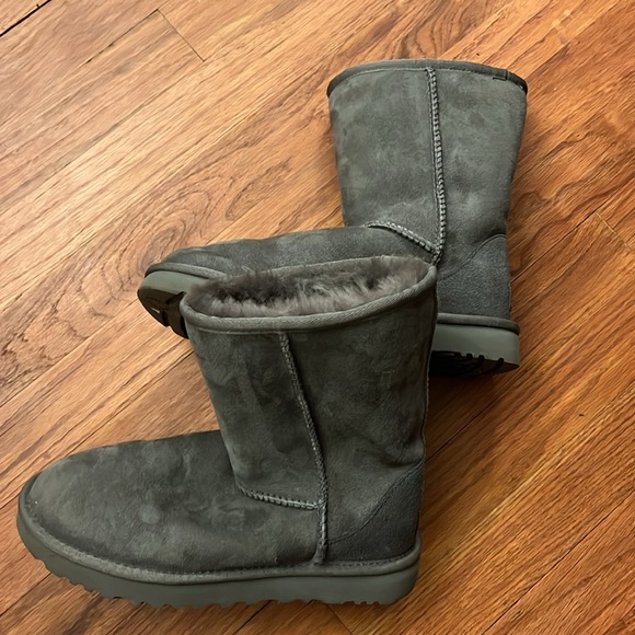 UGG Boots - Picture 8 of 9